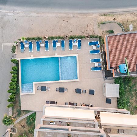 Lux Hotel M Добра Вода Екстер'єр фото