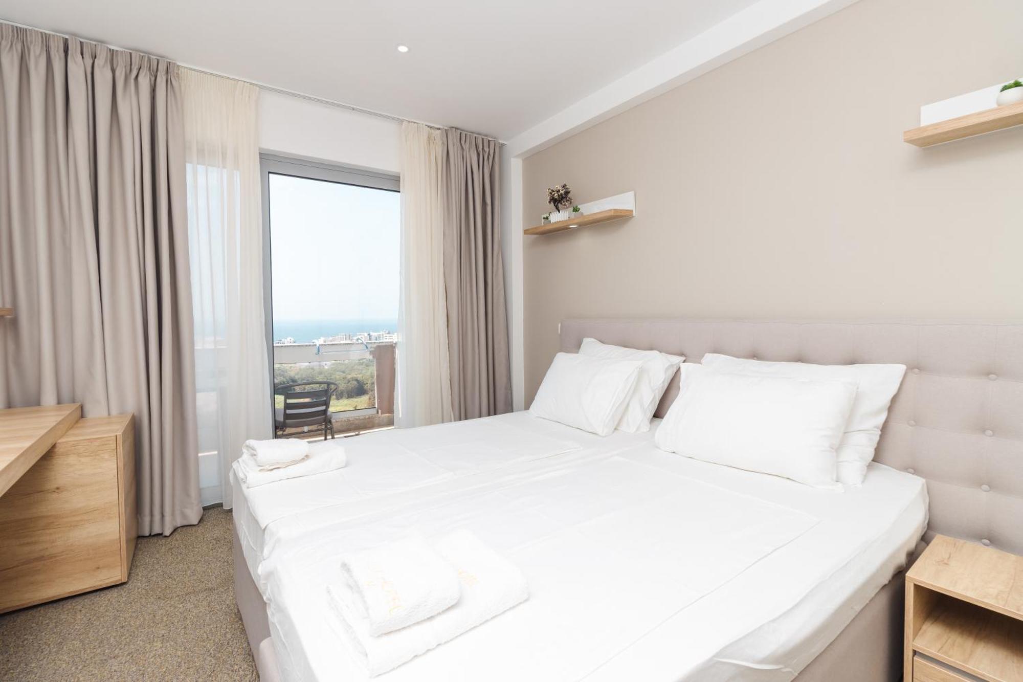 Lux Hotel M Добра Вода Екстер'єр фото