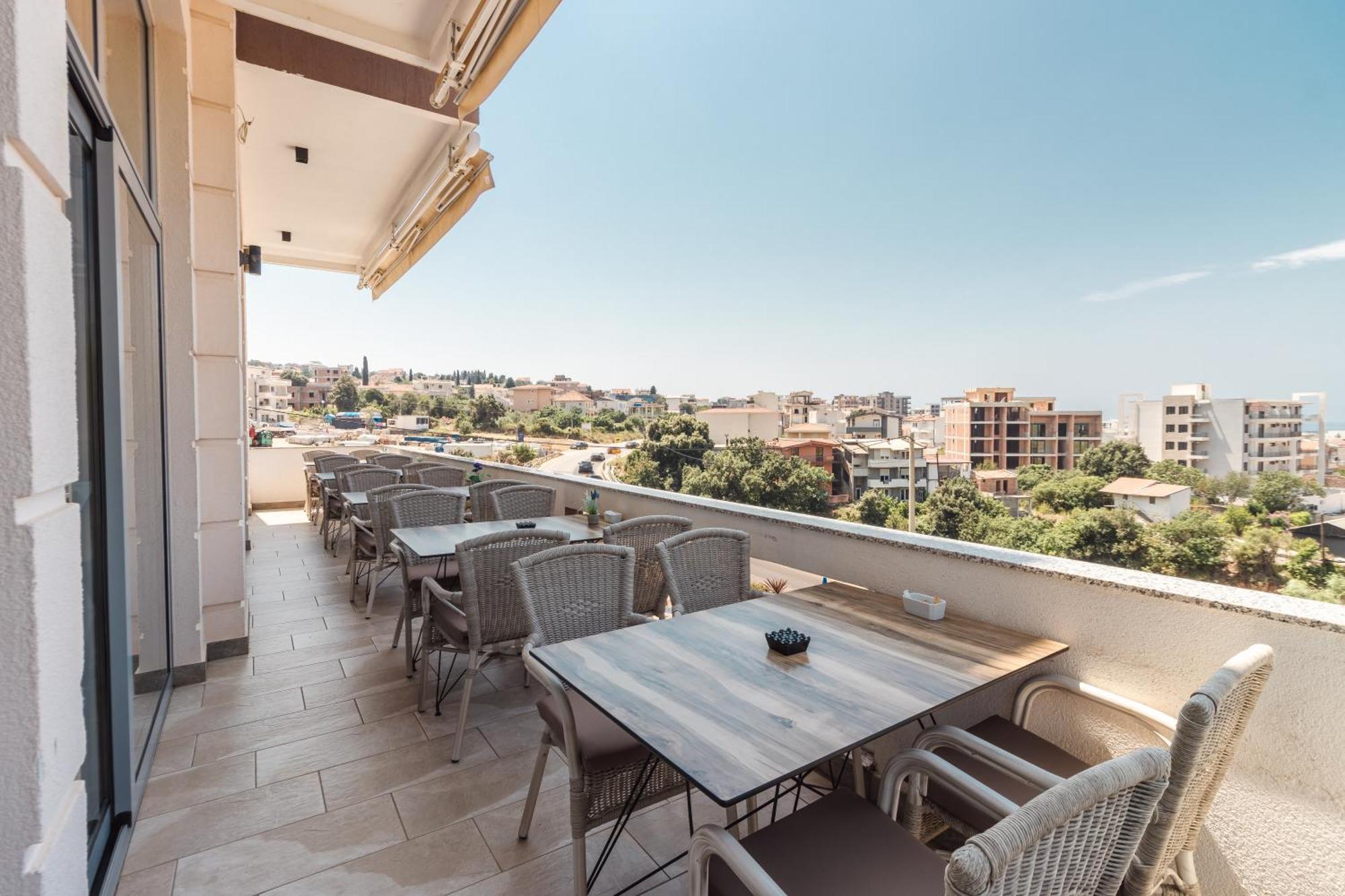 Lux Hotel M Добра Вода Екстер'єр фото