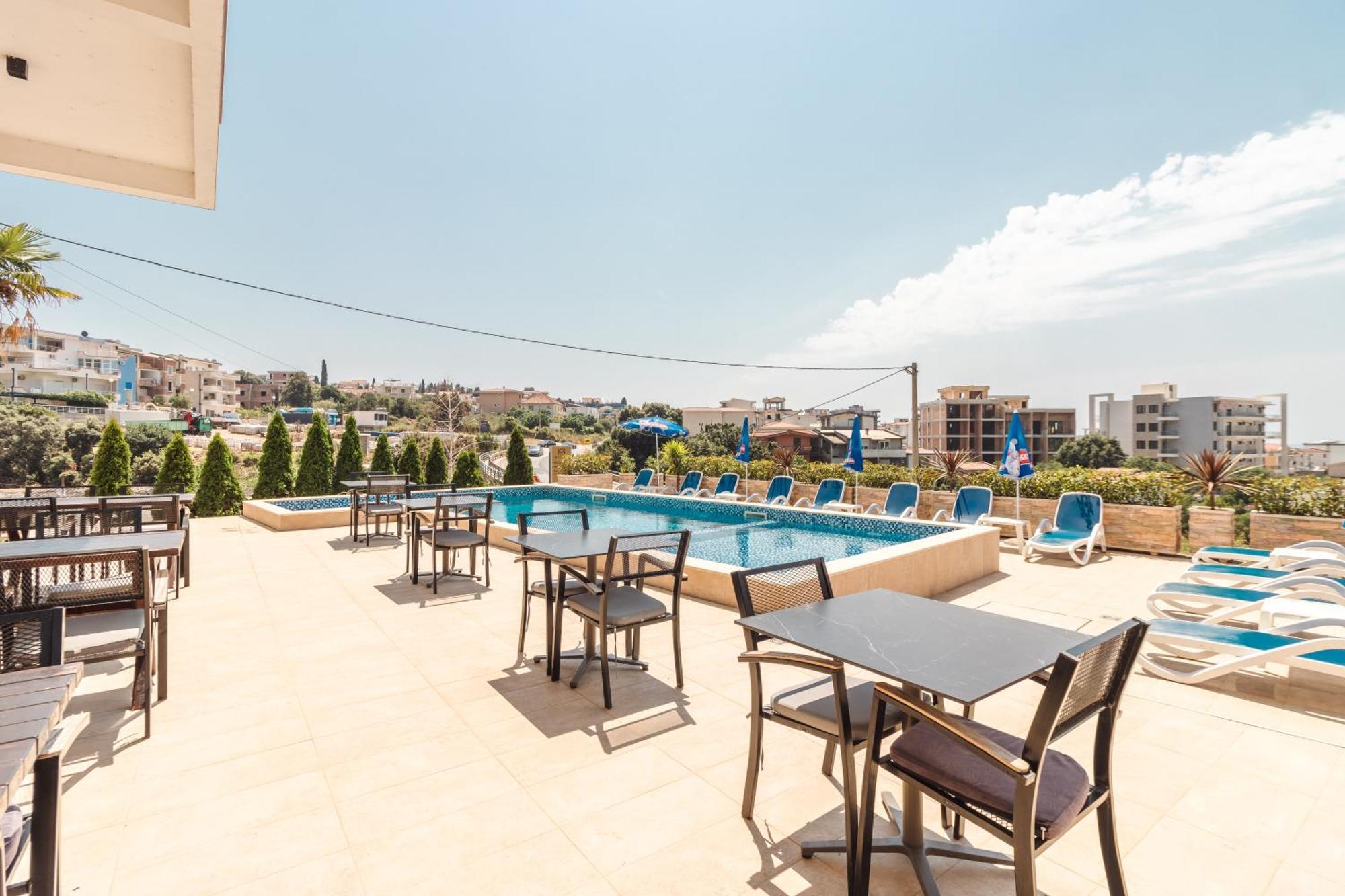 Lux Hotel M Добра Вода Екстер'єр фото