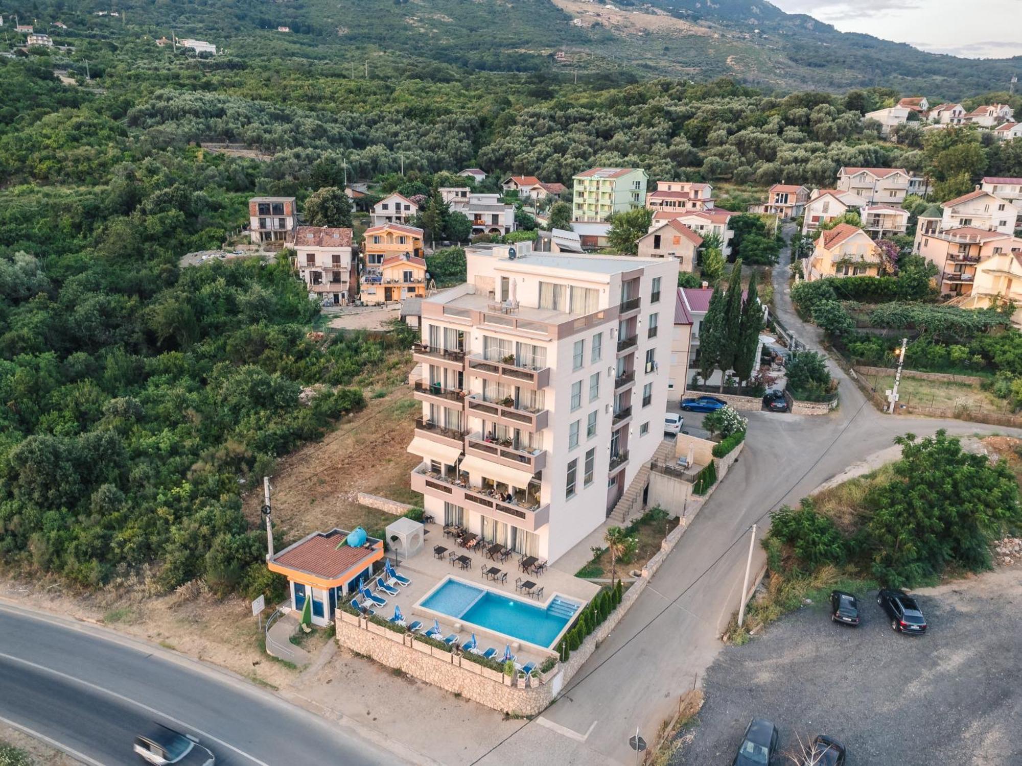 Lux Hotel M Добра Вода Екстер'єр фото