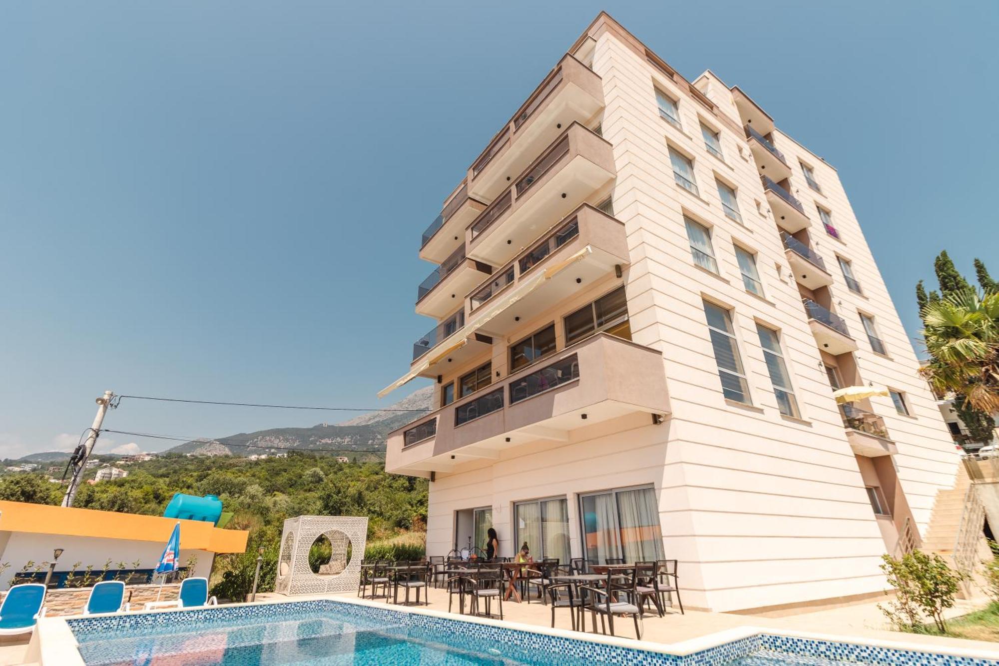 Lux Hotel M Добра Вода Екстер'єр фото