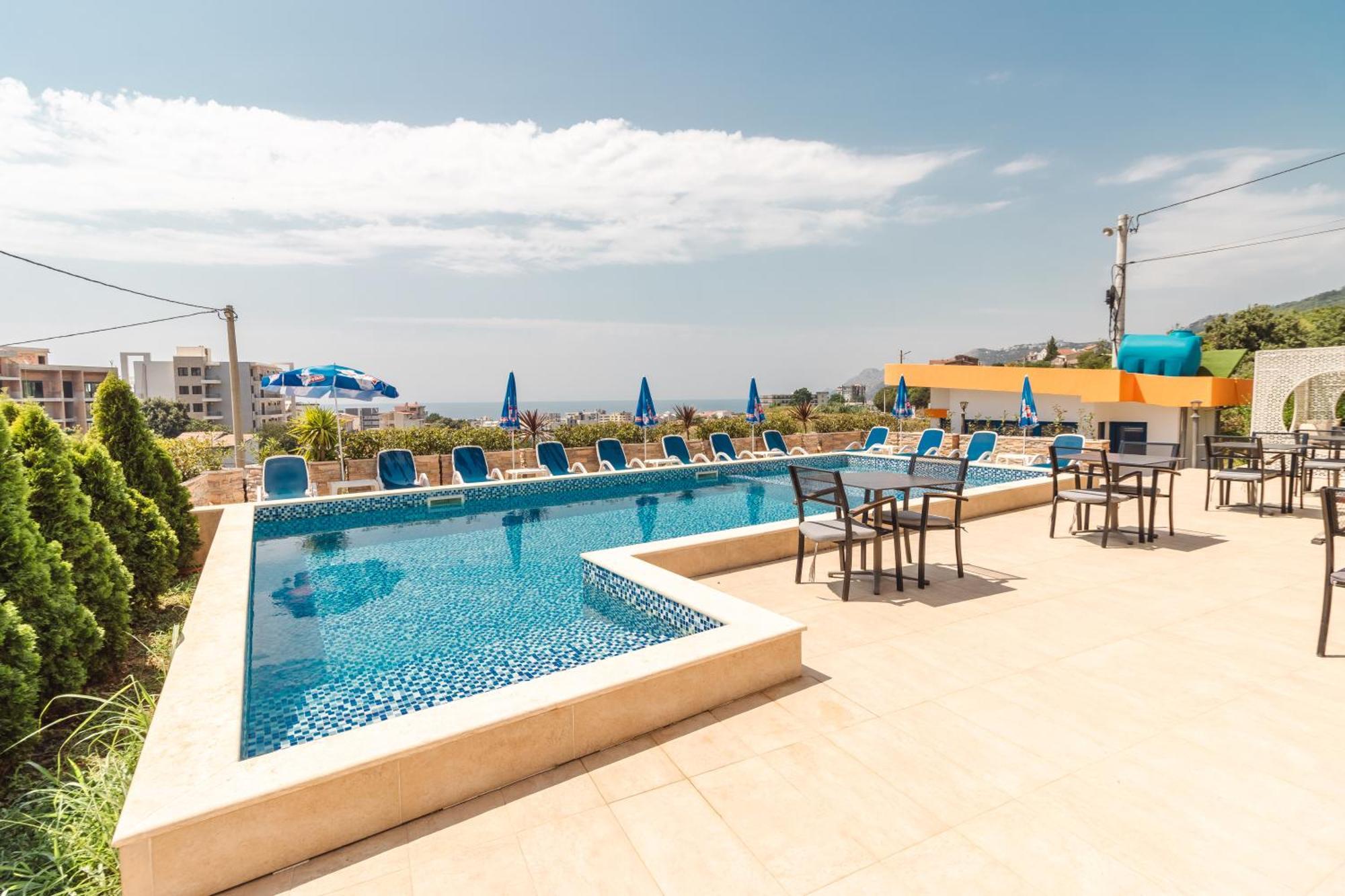 Lux Hotel M Добра Вода Екстер'єр фото
