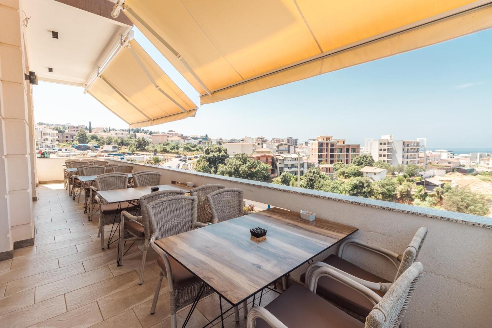 Lux Hotel M Добра Вода Екстер'єр фото